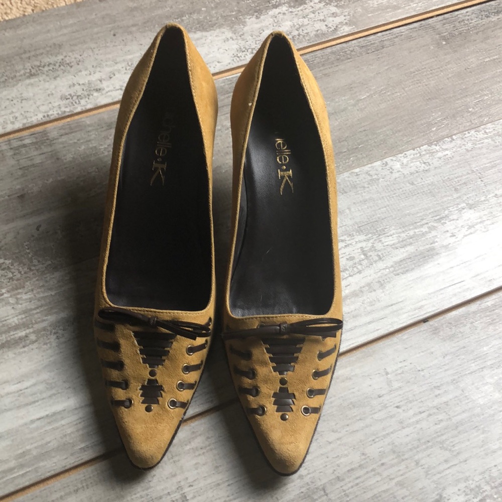 Michelle K brown pointed heel w/ brown lace 7